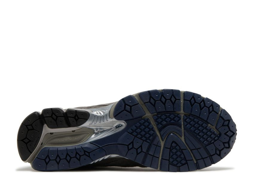 New Balance 2002R Gore-Tex Castlerock