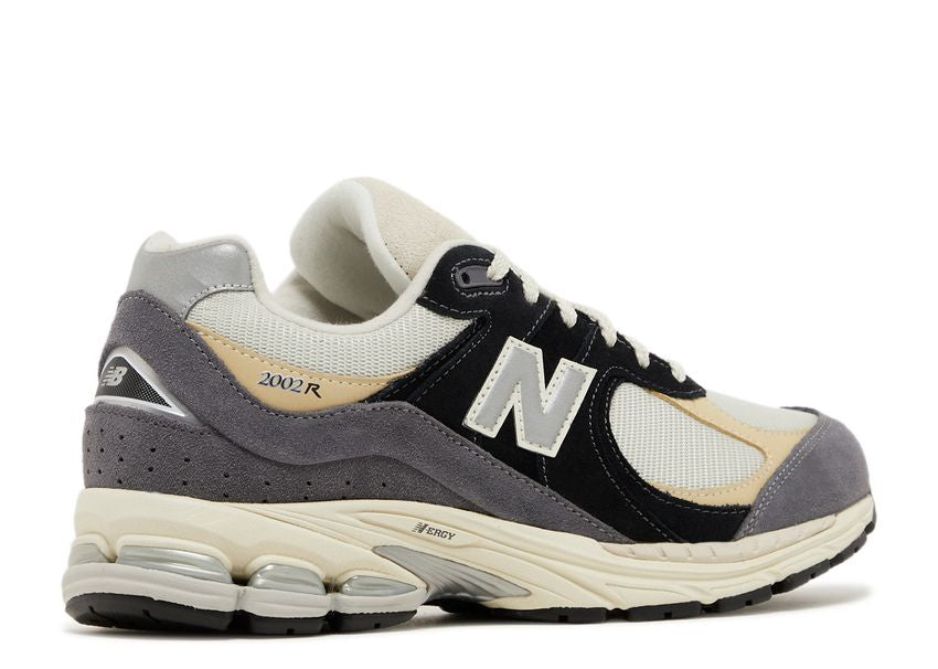 New Balance 2002R Magnet Sandstone