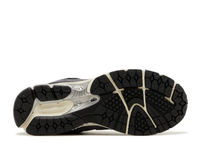 New Balance 2002R Magnet Sandstone