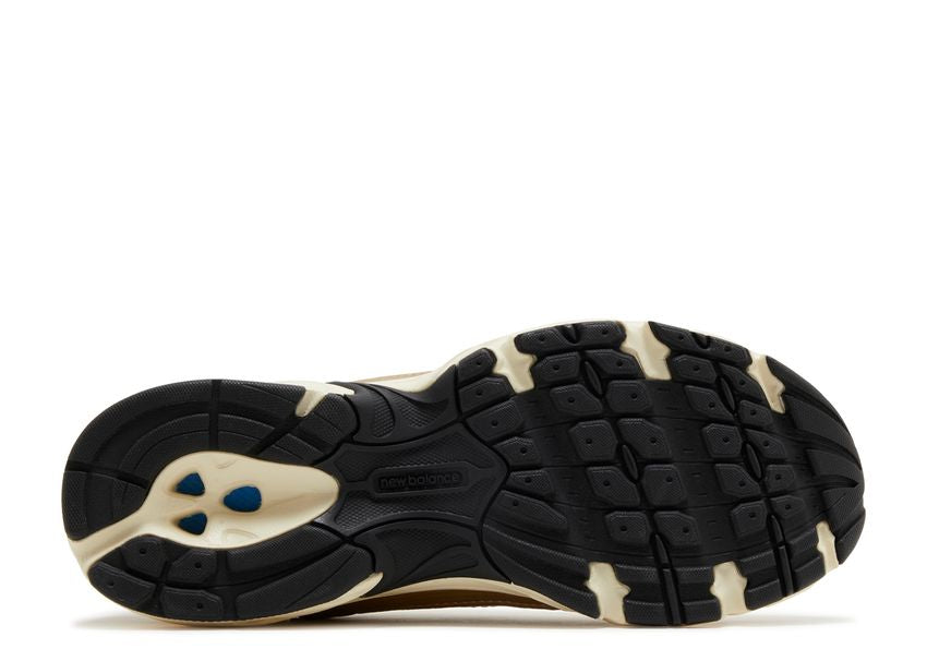 New Balance 530 Turtledove Gold Metallic